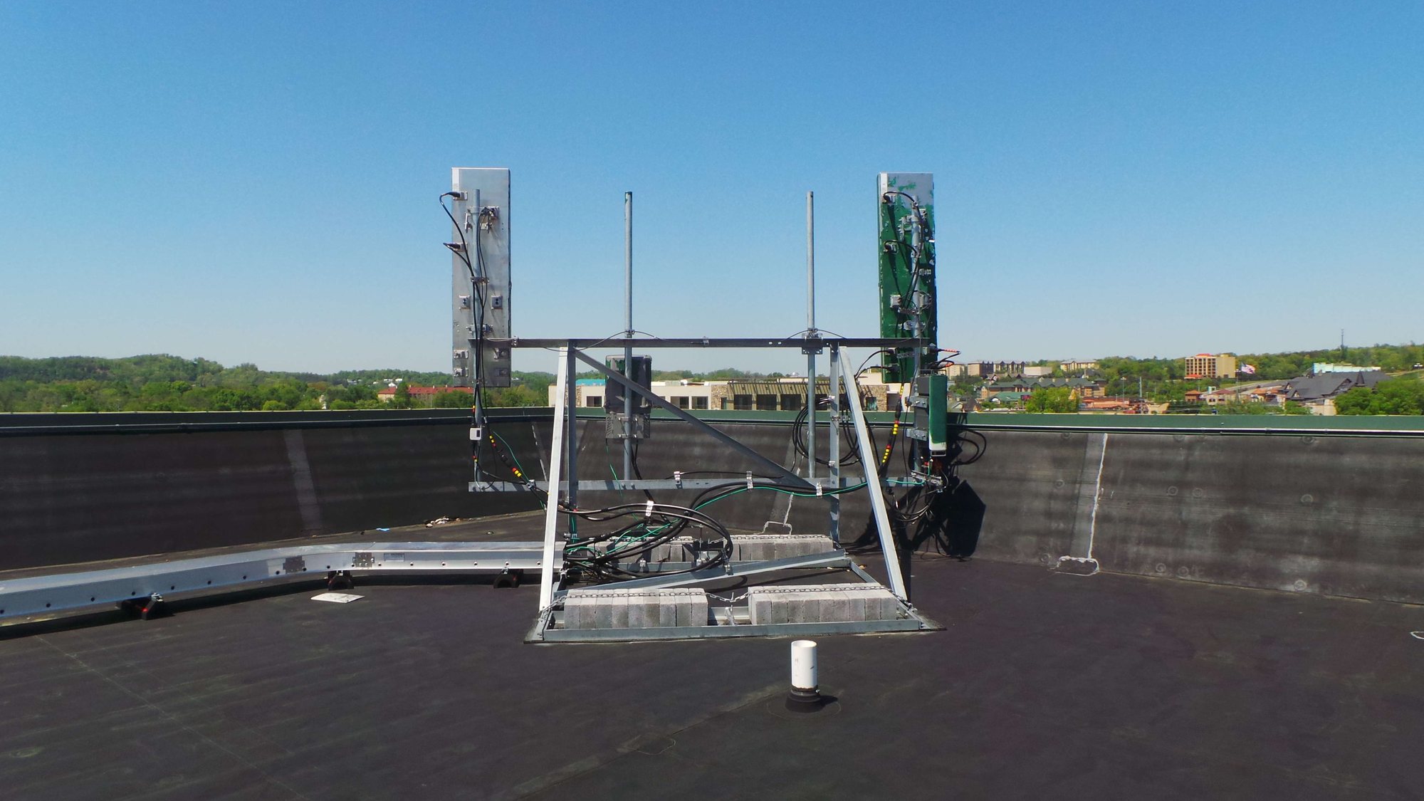 Henderson Springs rooftop antenna array, representing Jerry Atchison's five documented field case studies
