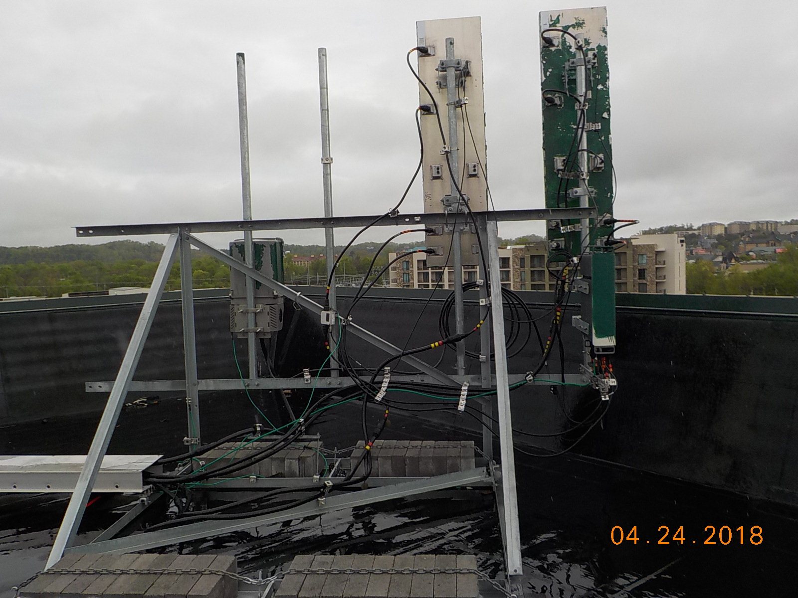 Henderson Springs antenna pair during the documented three-foot spacing visit